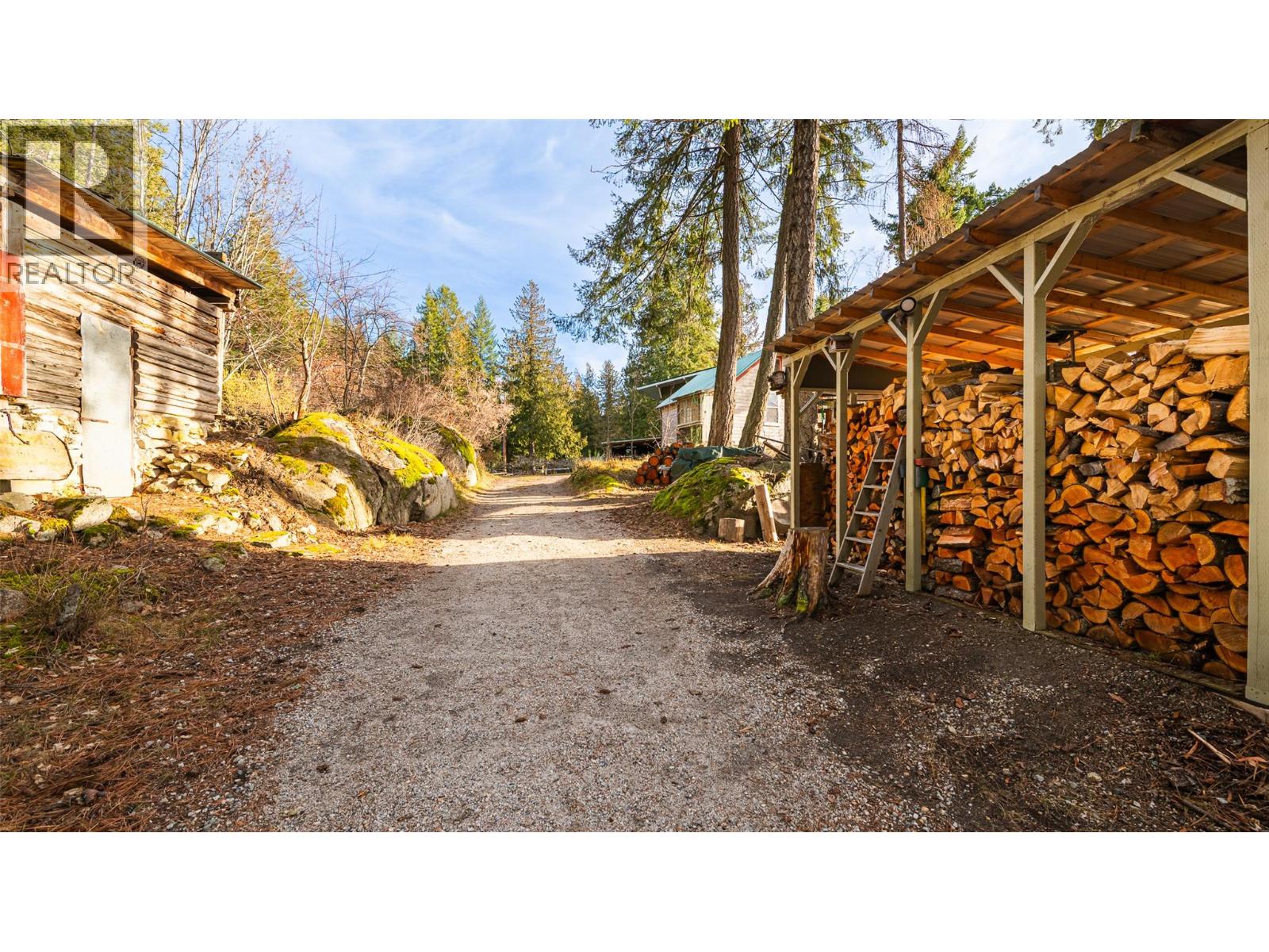 10333 3A Highway, Kuskanook