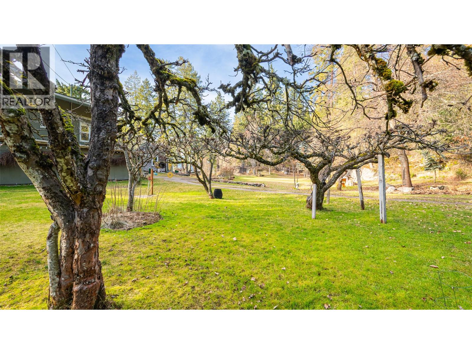 10333 3A Highway, Kuskanook