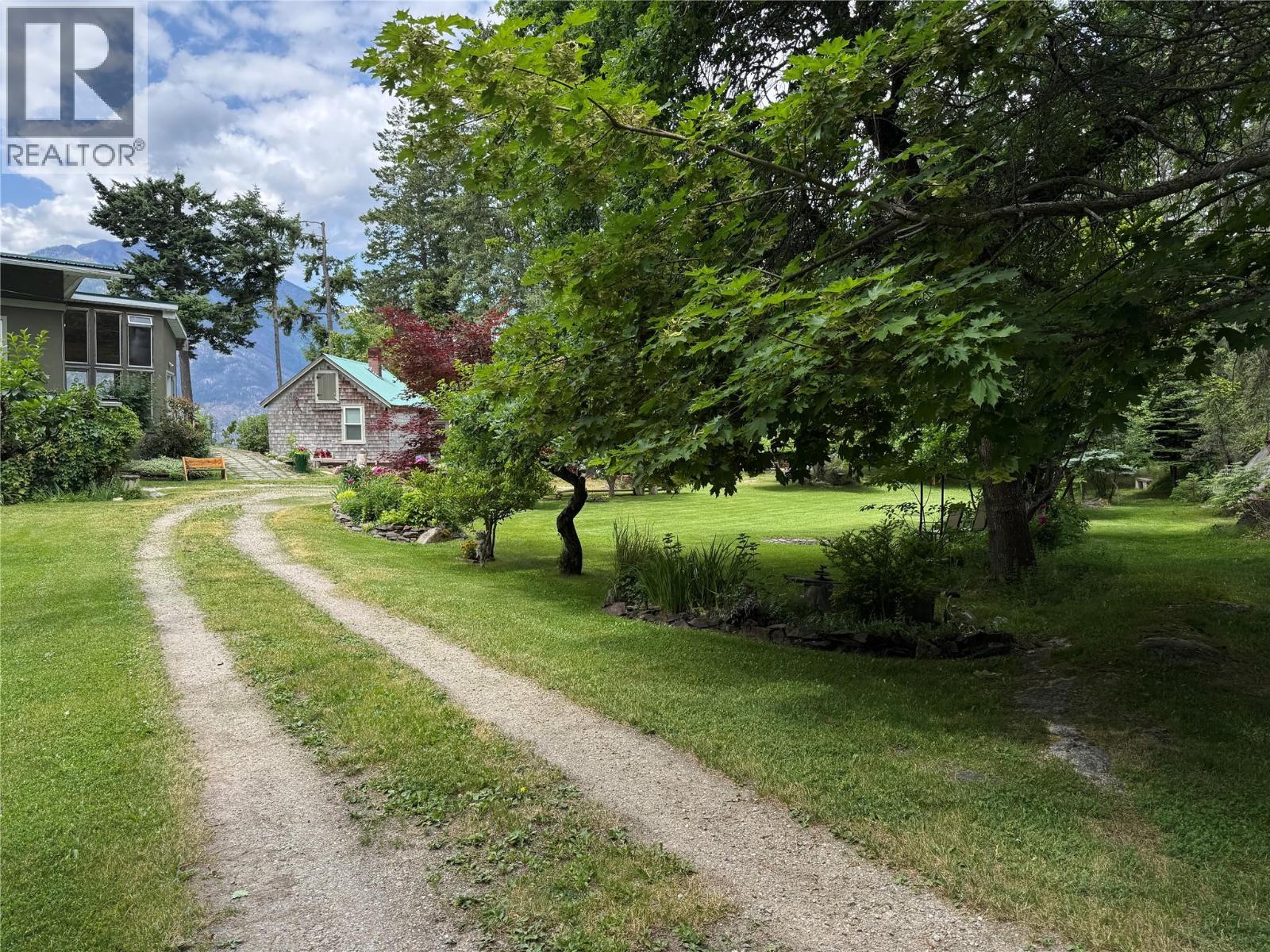 10333 3A Highway, Kuskanook