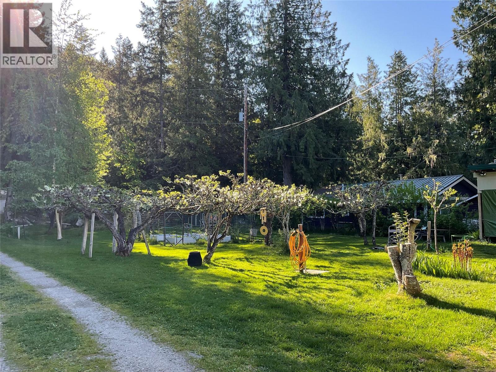 10333 3A Highway, Kuskanook