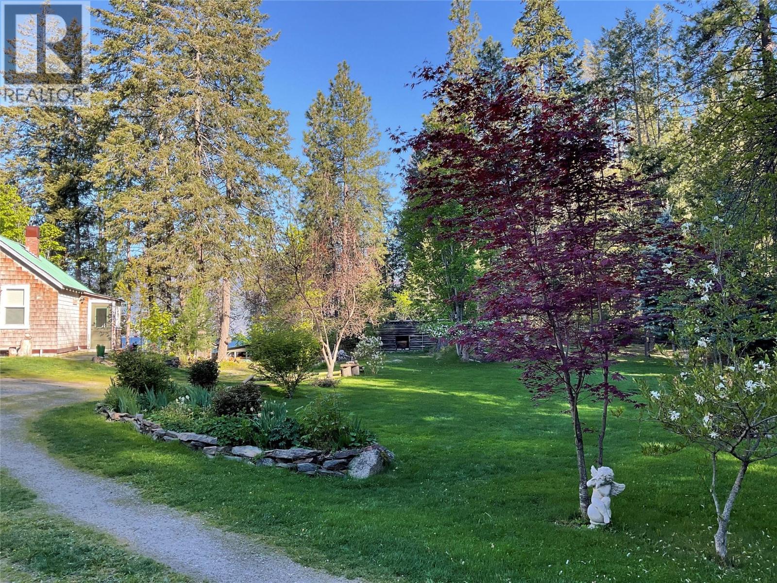 10333 3A Highway, Kuskanook