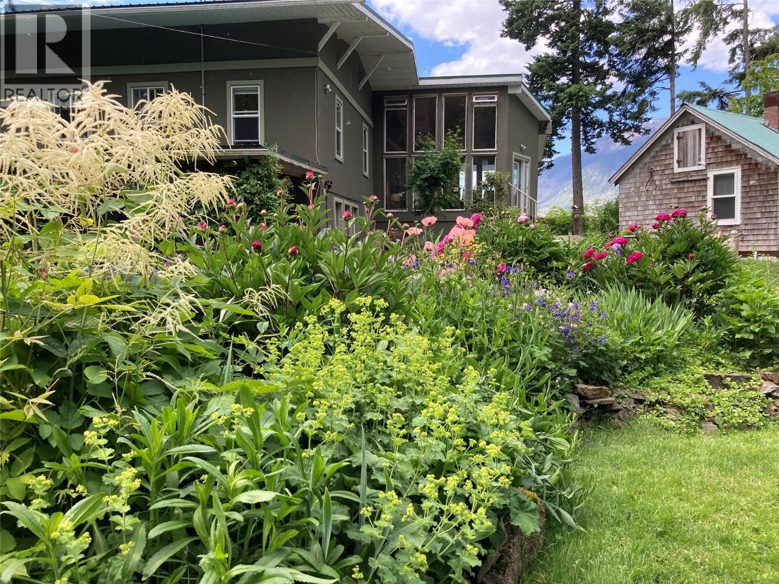 10333 3A Highway, Kuskanook