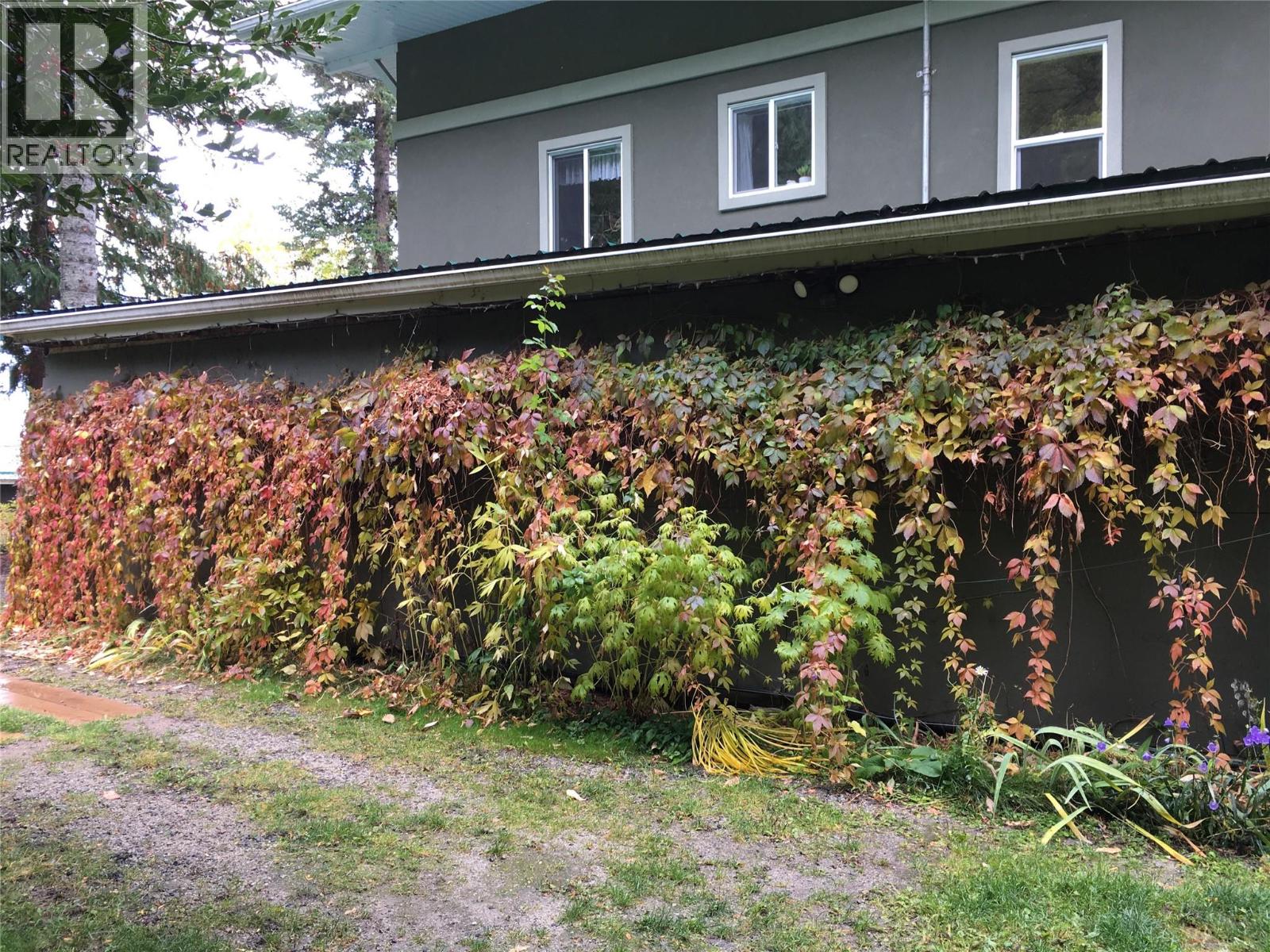 10333 3A Highway, Kuskanook