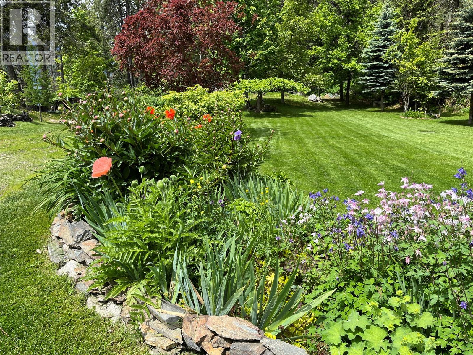 10333 3A Highway, Kuskanook