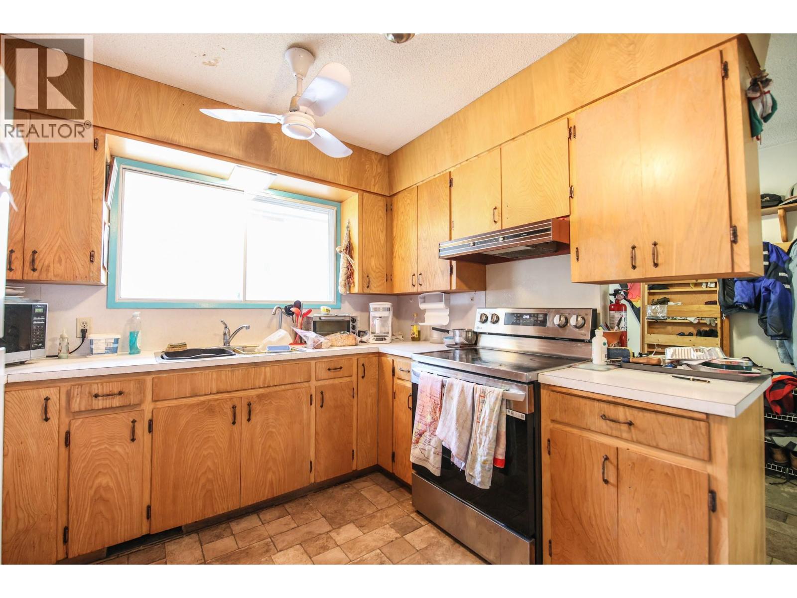 698 Green Lake Road, Oliver