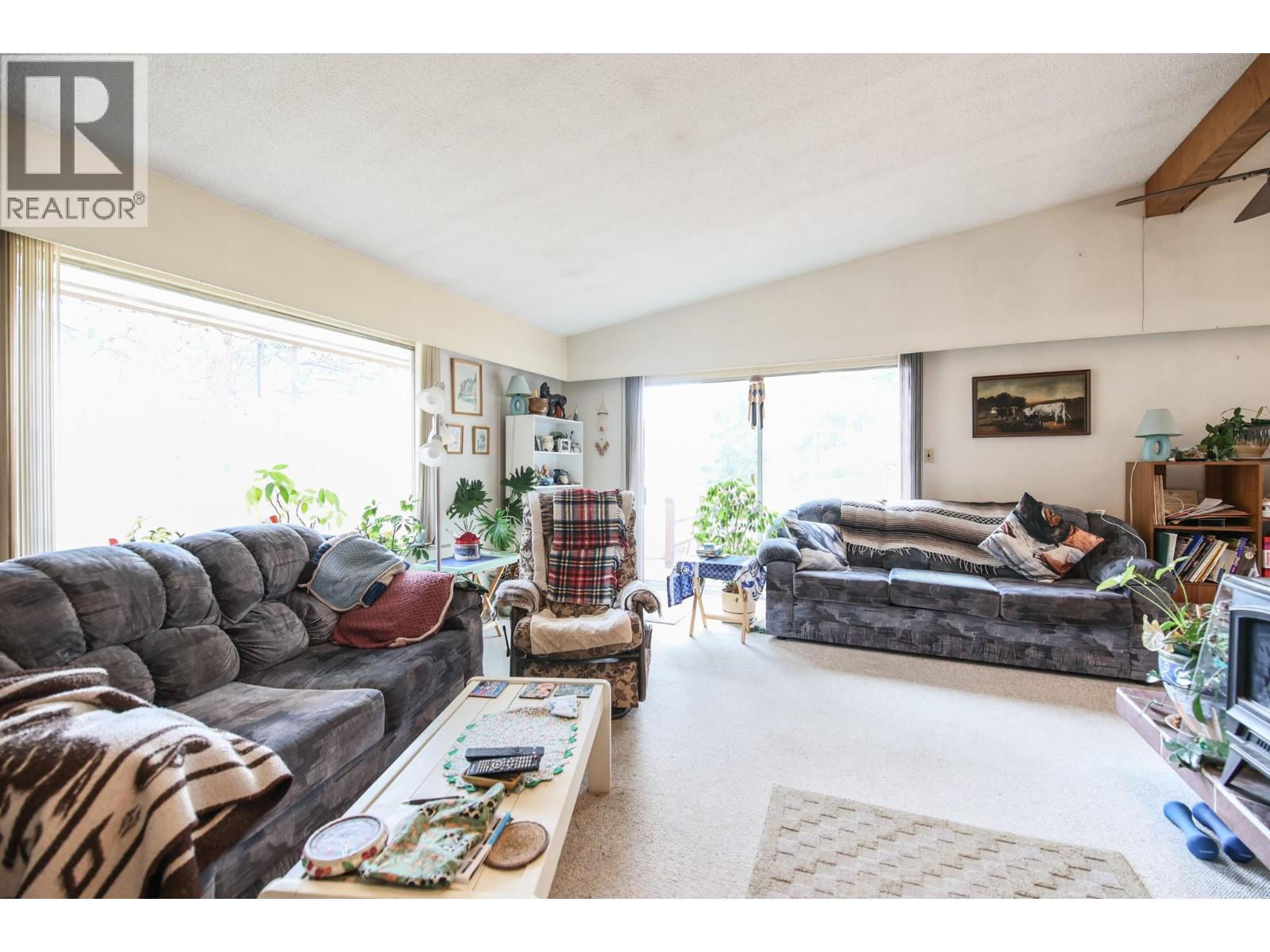 698 Green Lake Road, Oliver