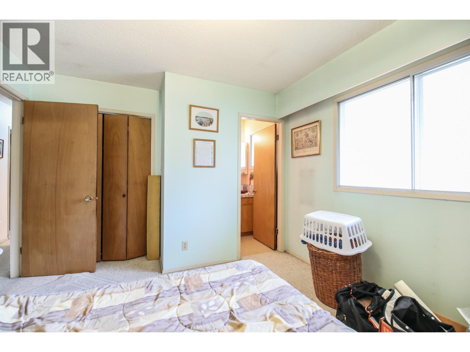 698 Green Lake Road, Oliver