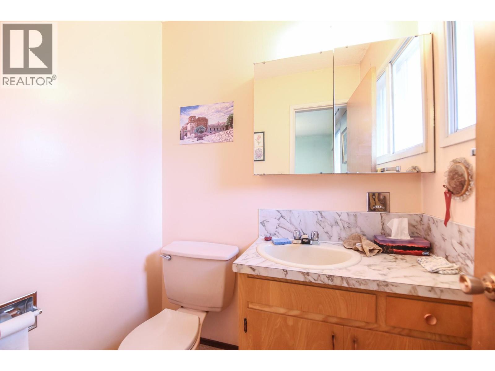 698 Green Lake Road, Oliver