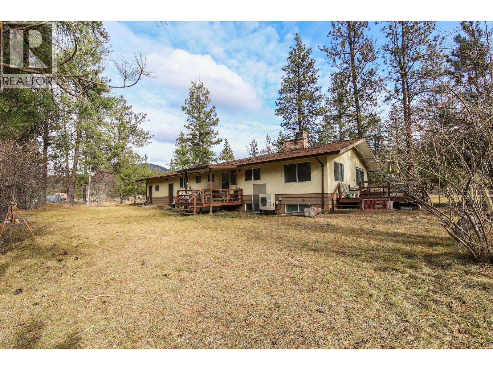 698 Green Lake Road, Oliver