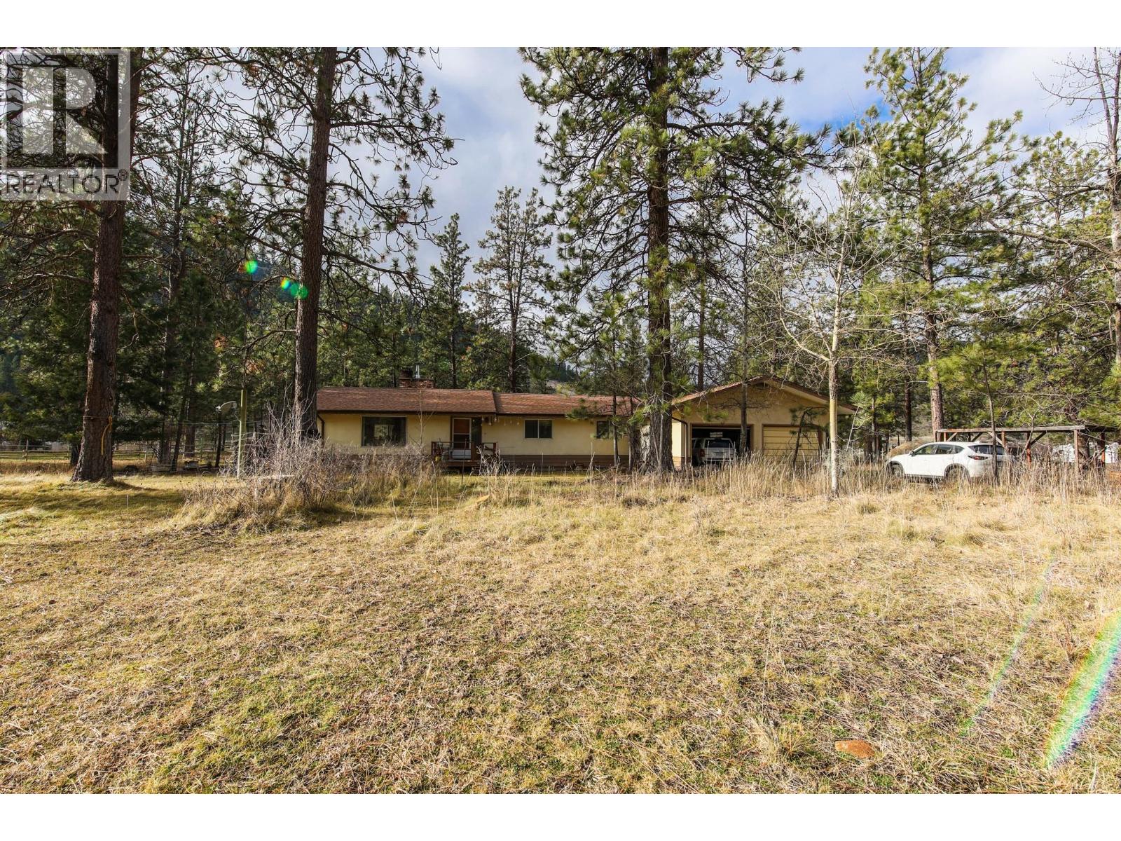 698 Green Lake Road, Oliver