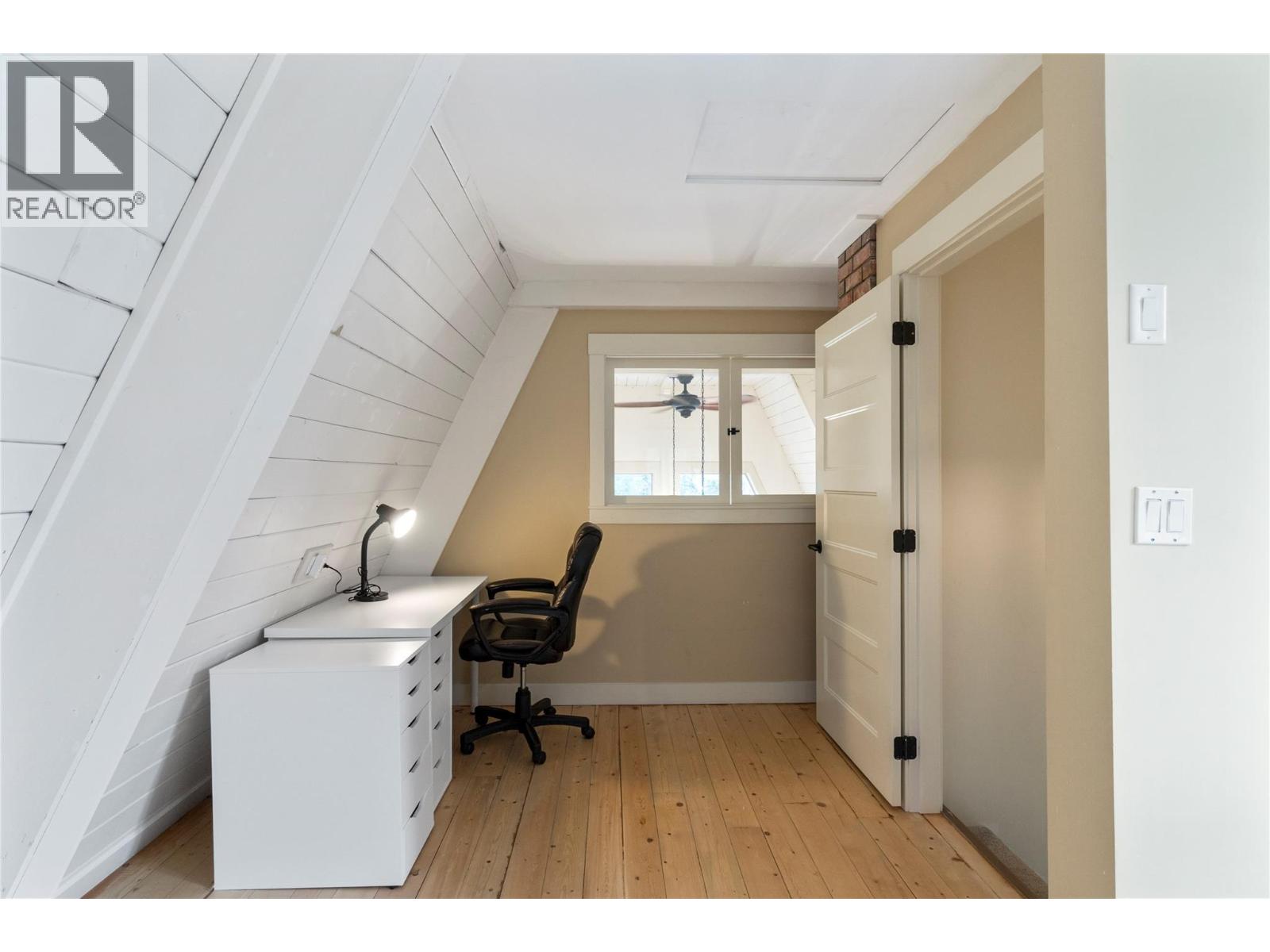 6551 40 Street NW - 31
