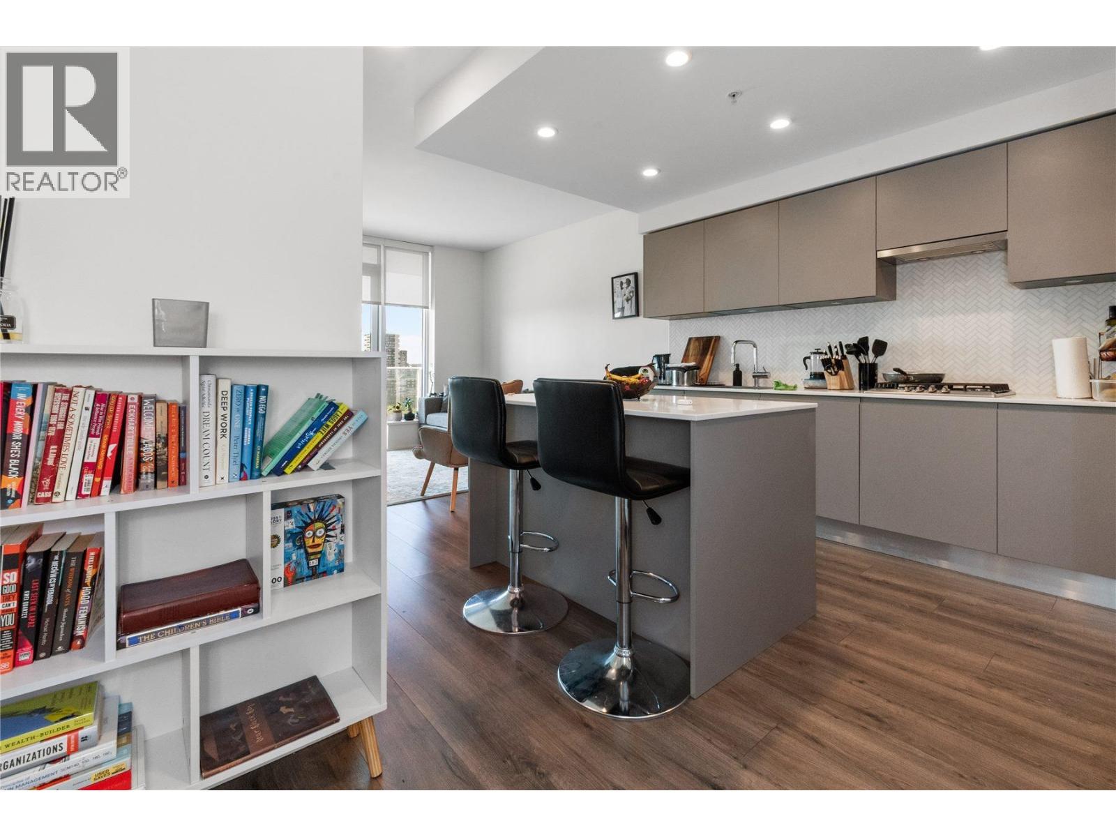 609 3833 EVERGREEN Place - photo 2