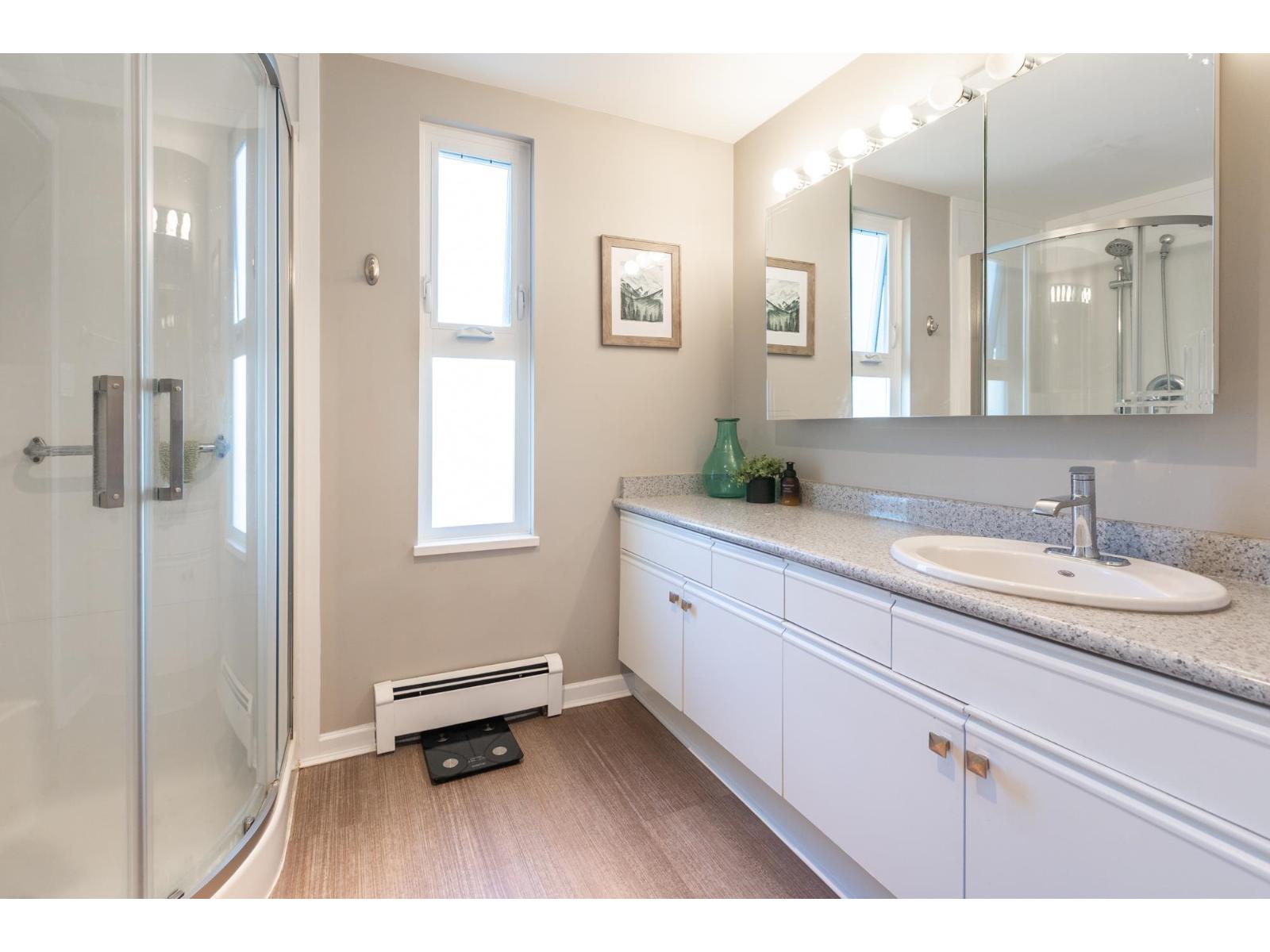 307 15367 BUENA VISTA AVENUE, White Rock