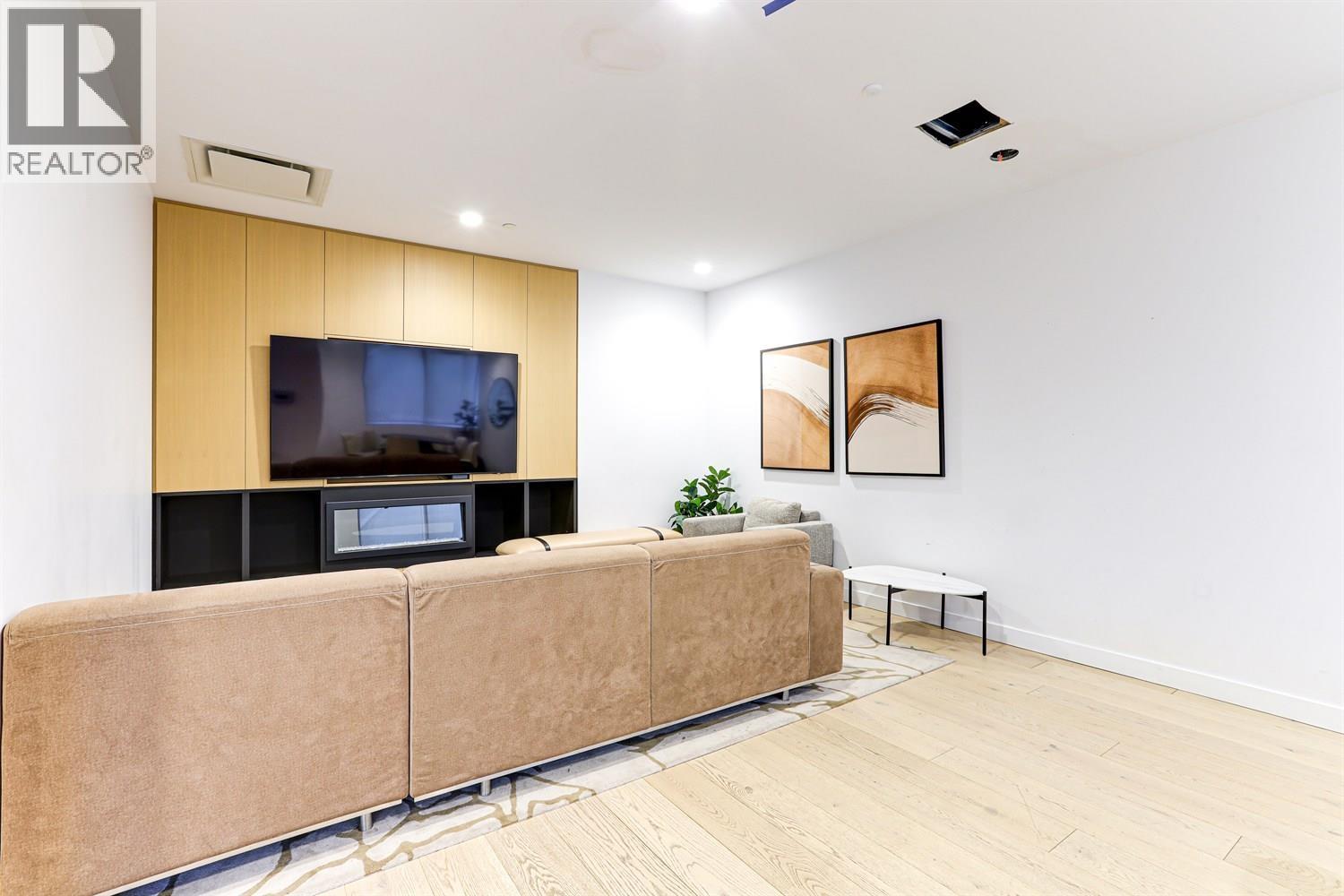 4406 6000 MCKAY AVENUE