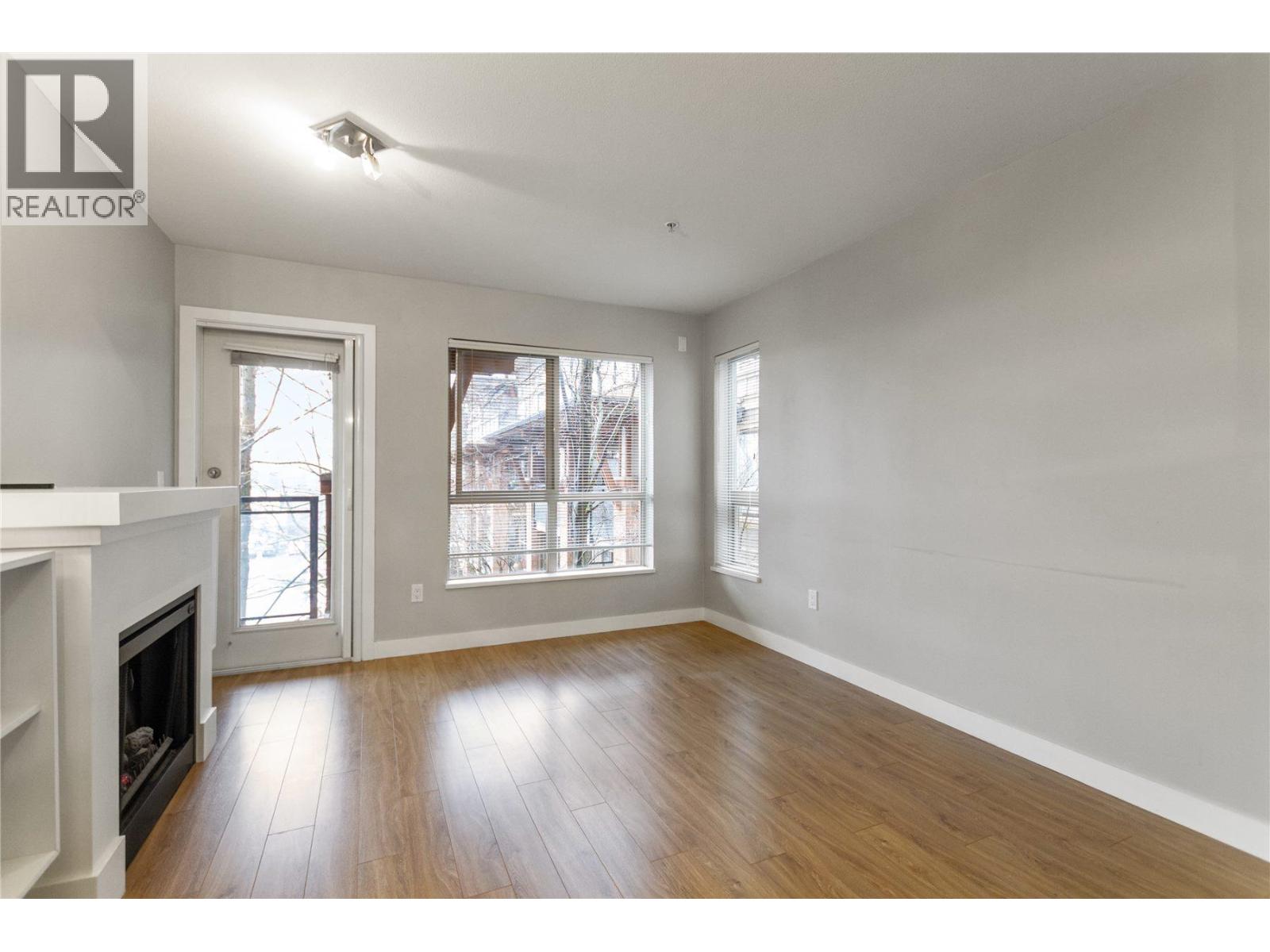 310 1633 MACKAY Avenue - photo 2