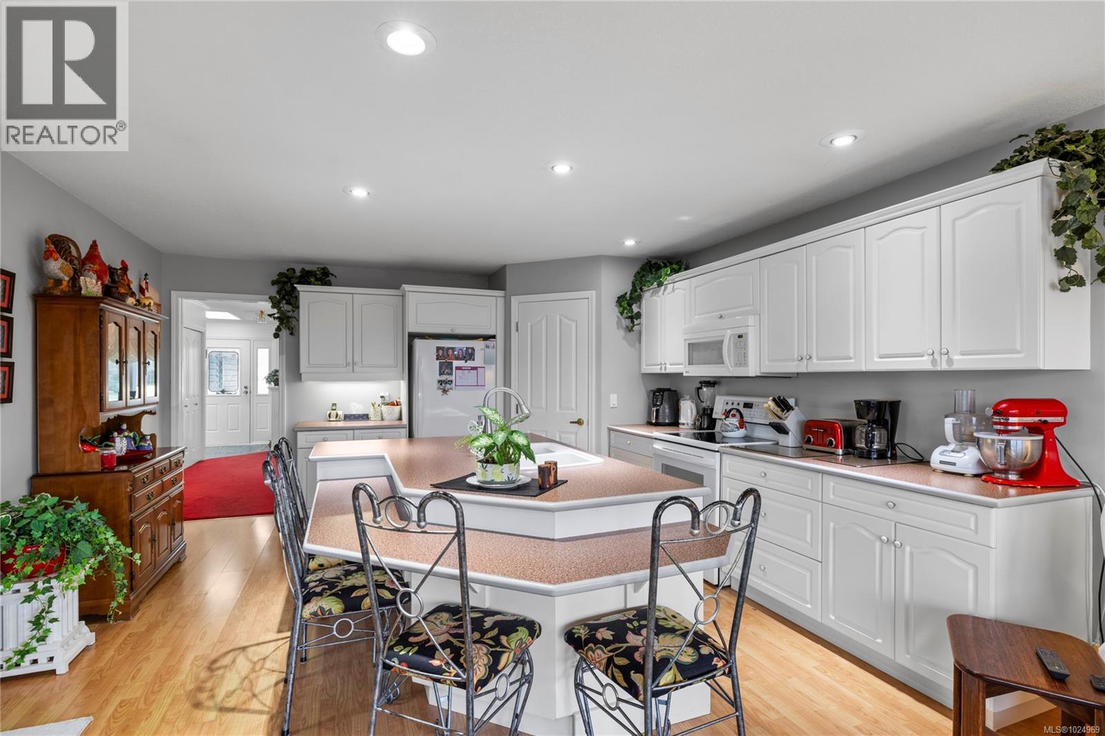 388 McKillop Dr, Parksville