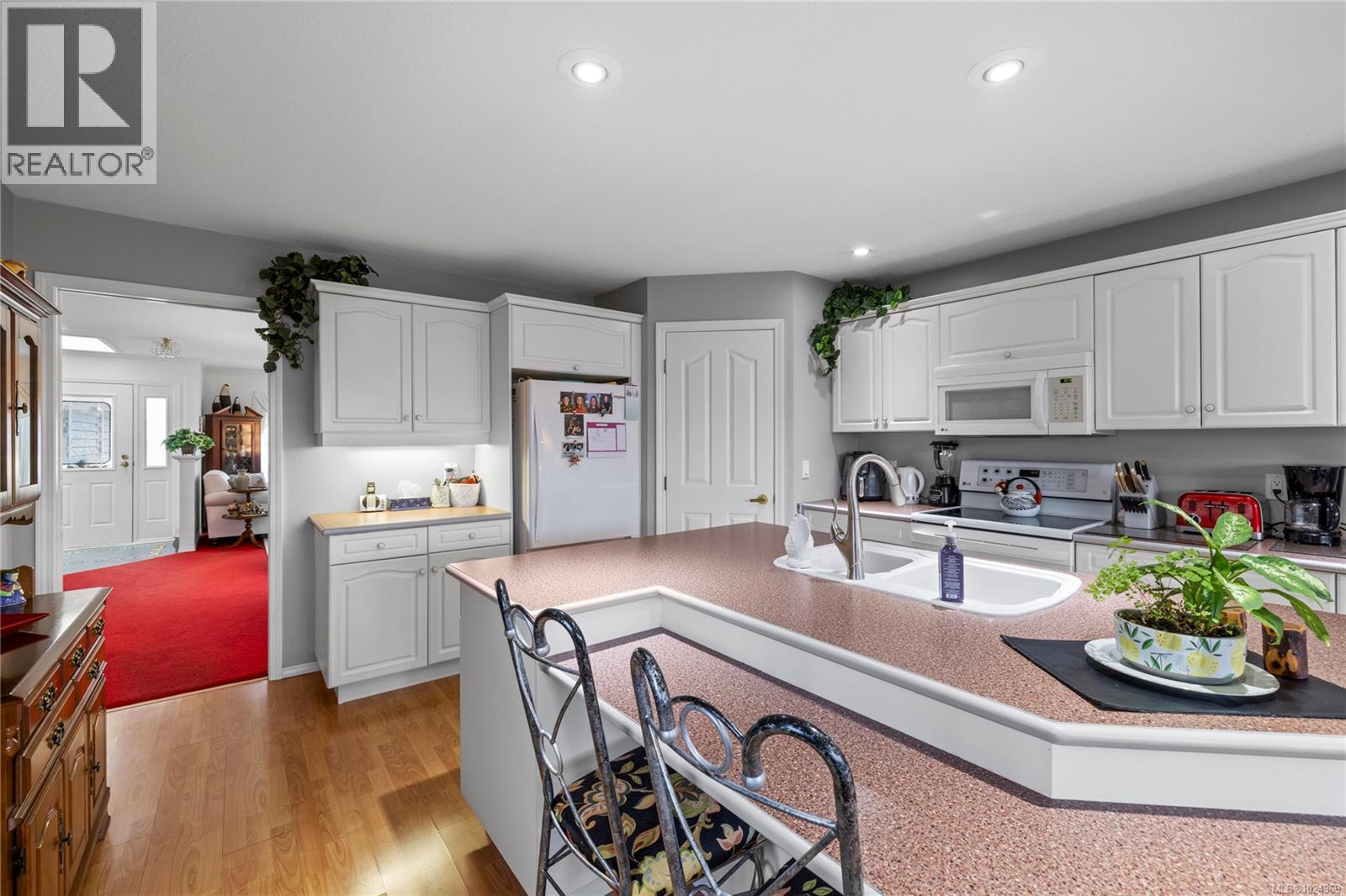 388 McKillop Dr, Parksville