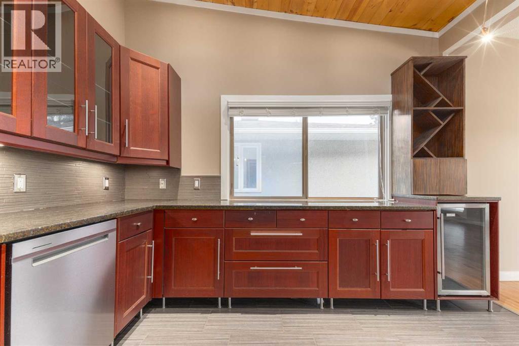 Single Family House 4 Level for Sale in   Avenue NW Varsity Calgary 