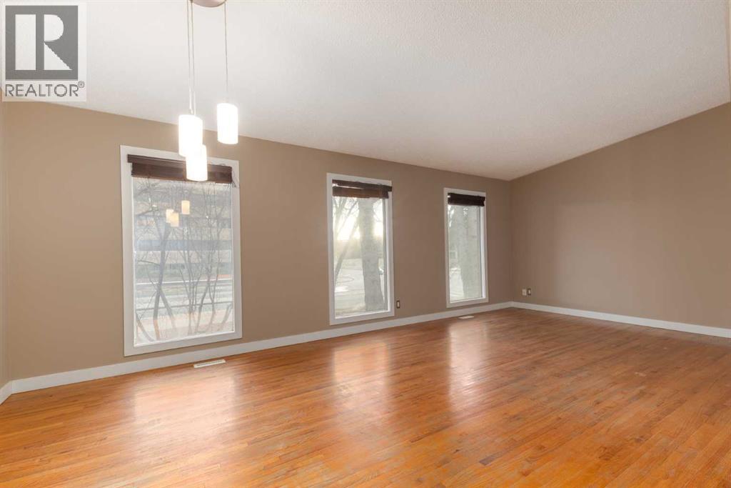 Single Family House 4 Level for Sale in   Avenue NW Varsity Calgary 