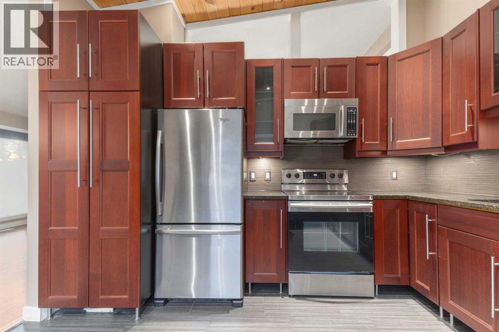 Single Family House 4 Level for Sale in   Avenue NW Varsity Calgary 