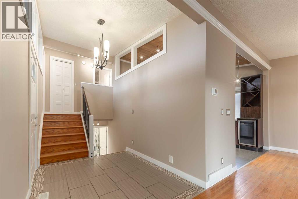 Single Family House 4 Level for Sale in   Avenue NW Varsity Calgary 