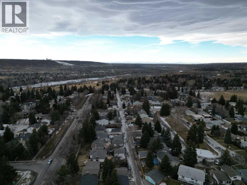 Single Family House 4 Level for Sale in   Avenue NW Varsity Calgary 