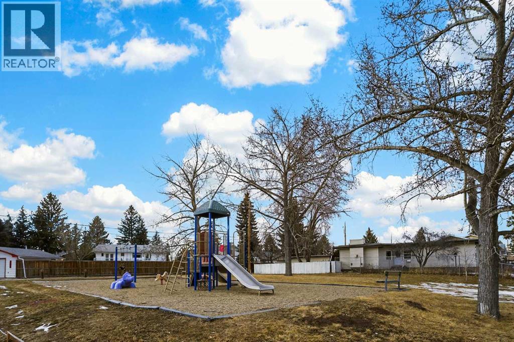 Single Family House 4 Level for Sale in   Avenue NW Varsity Calgary 