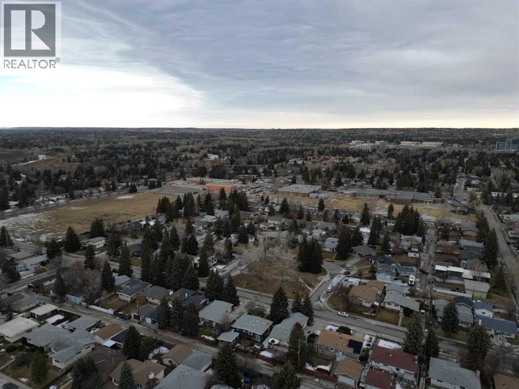 Single Family House 4 Level for Sale in   Avenue NW Varsity Calgary 