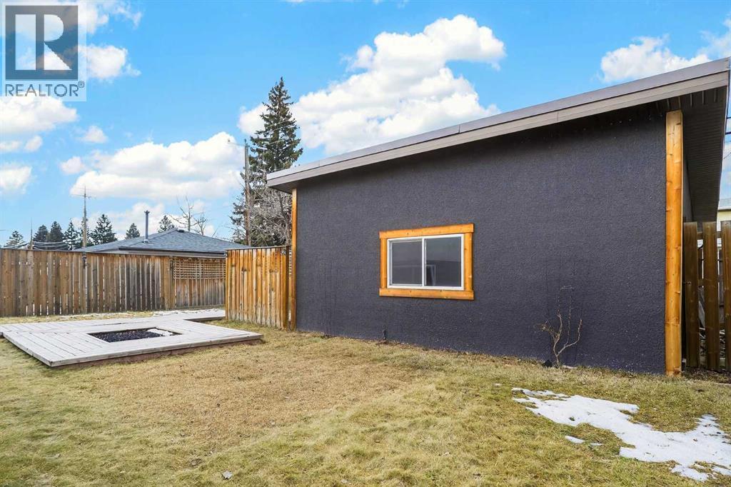 Single Family House 4 Level for Sale in   Avenue NW Varsity Calgary 