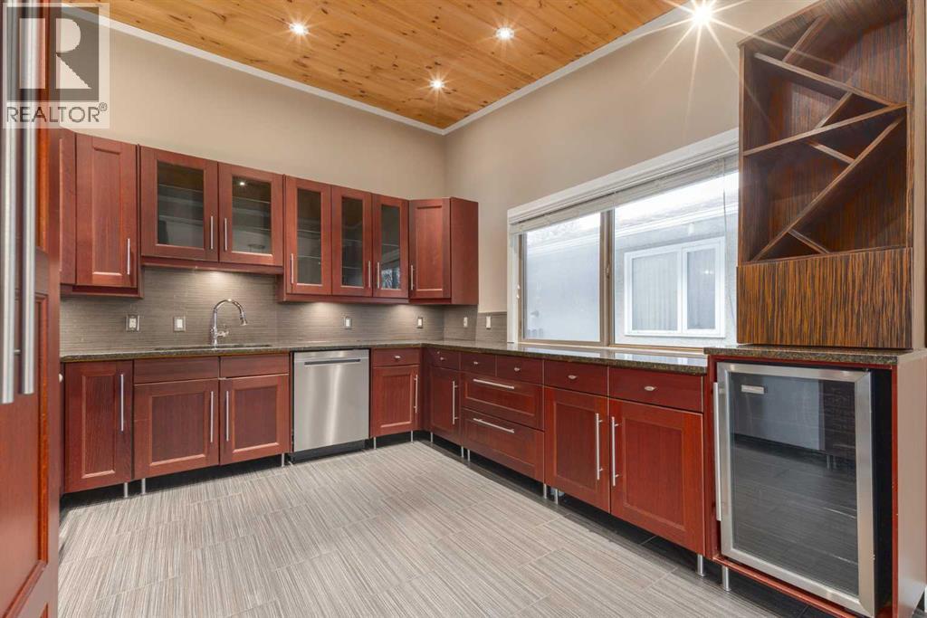 Single Family House 4 Level for Sale in   Avenue NW Varsity Calgary 