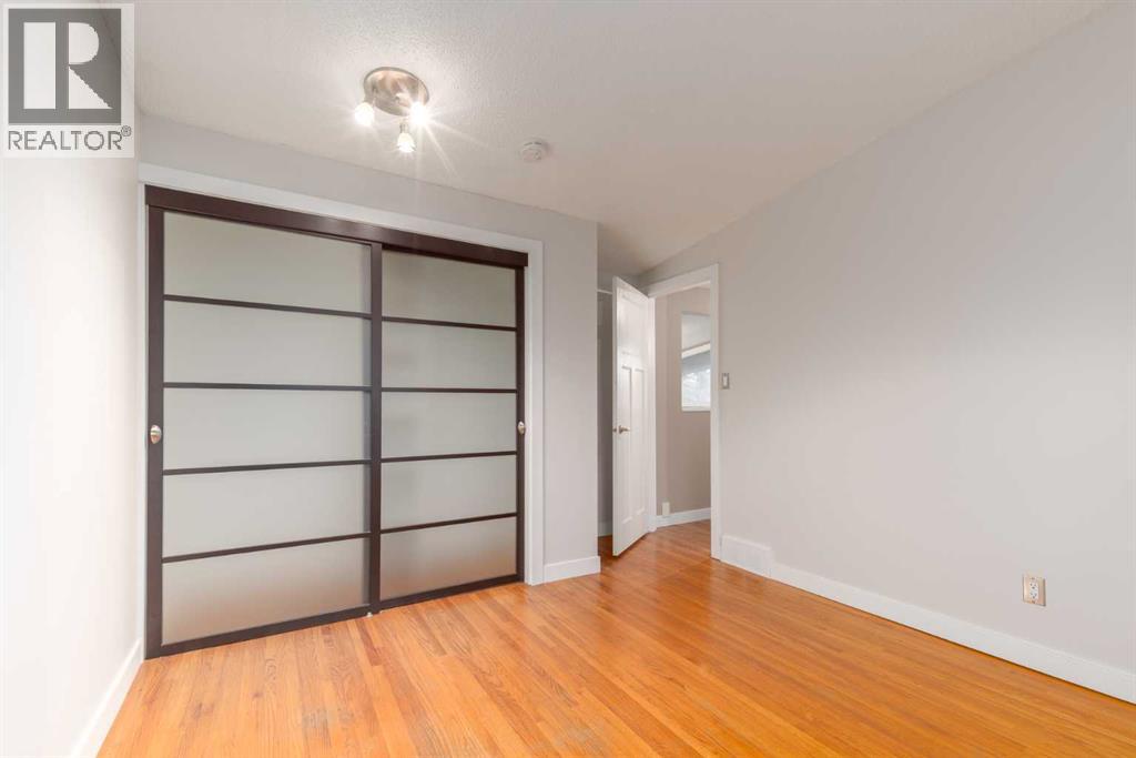 Single Family House 4 Level for Sale in   Avenue NW Varsity Calgary 