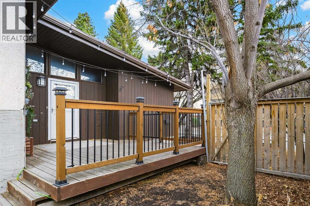 Single Family House 4 Level for Sale in   Avenue NW Varsity Calgary 