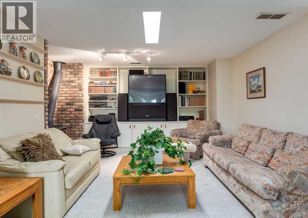 Single Family House for Sale in  Hawksbrow Drive NW Hawkwood Calgary 