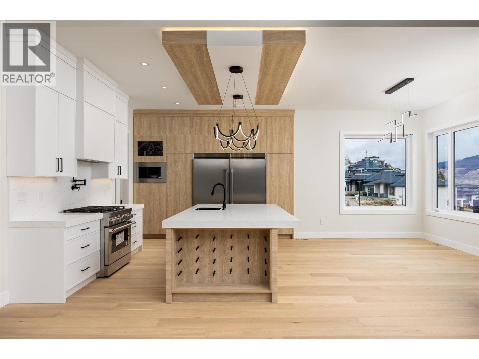  979 Loseth Drive, Kelowna