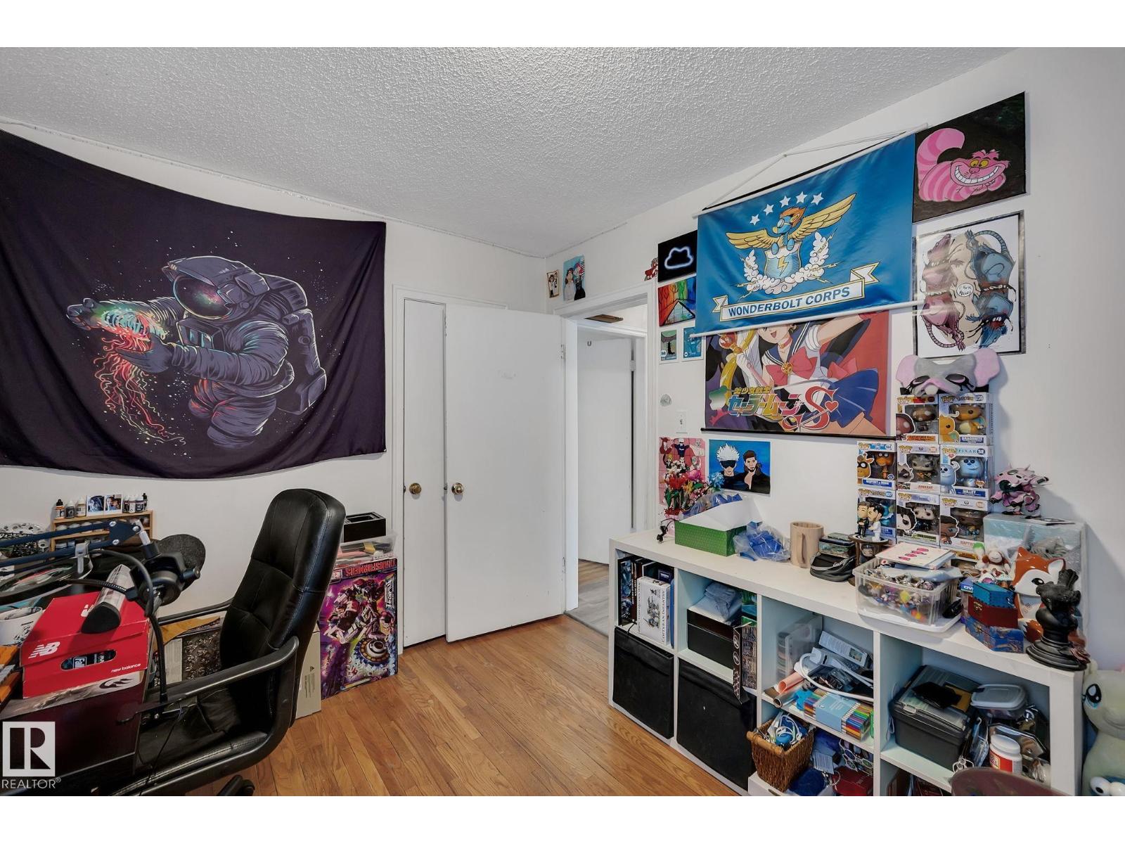 12235 104 ST NW - 10