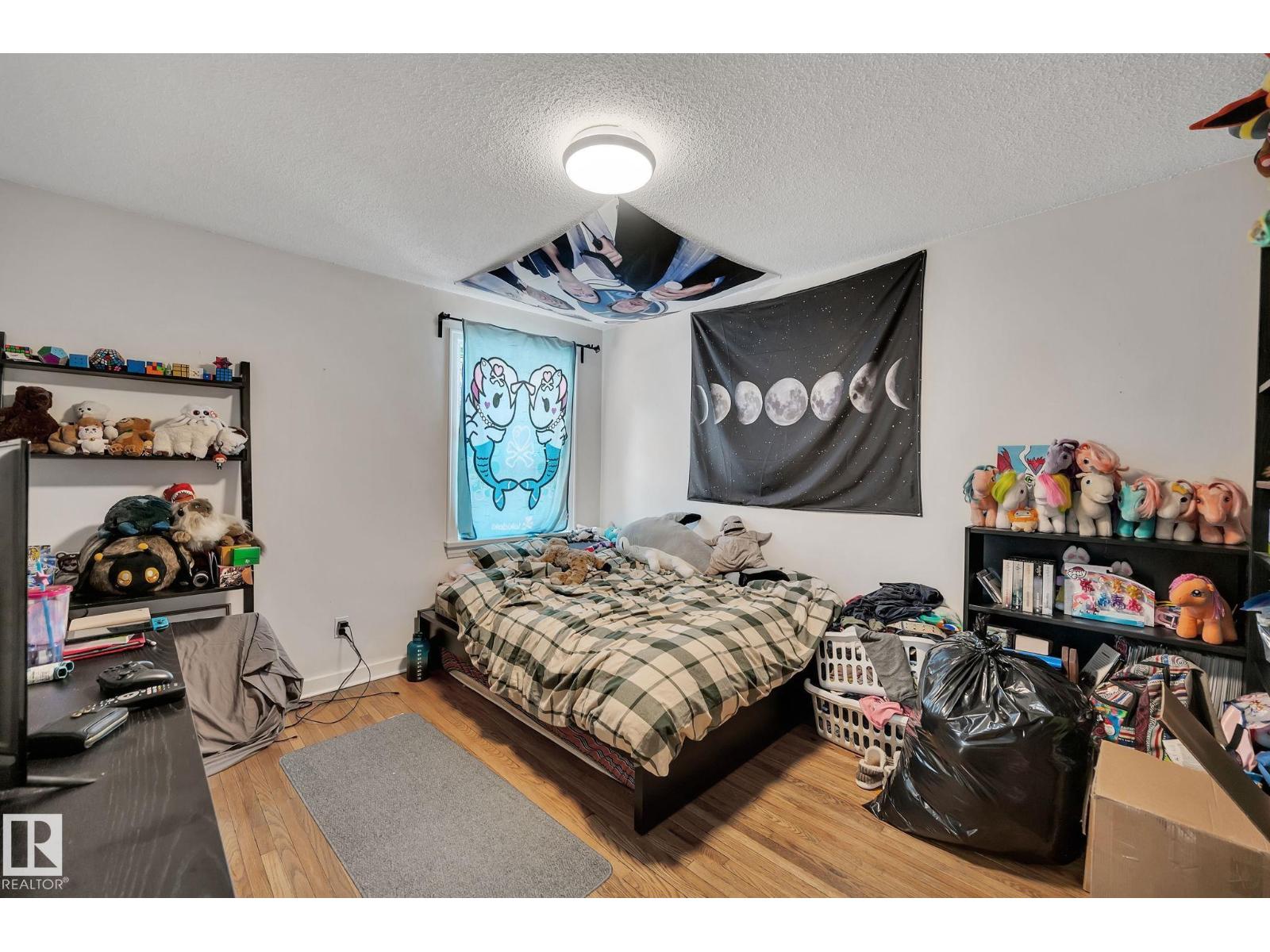 12235 104 ST NW - 11
