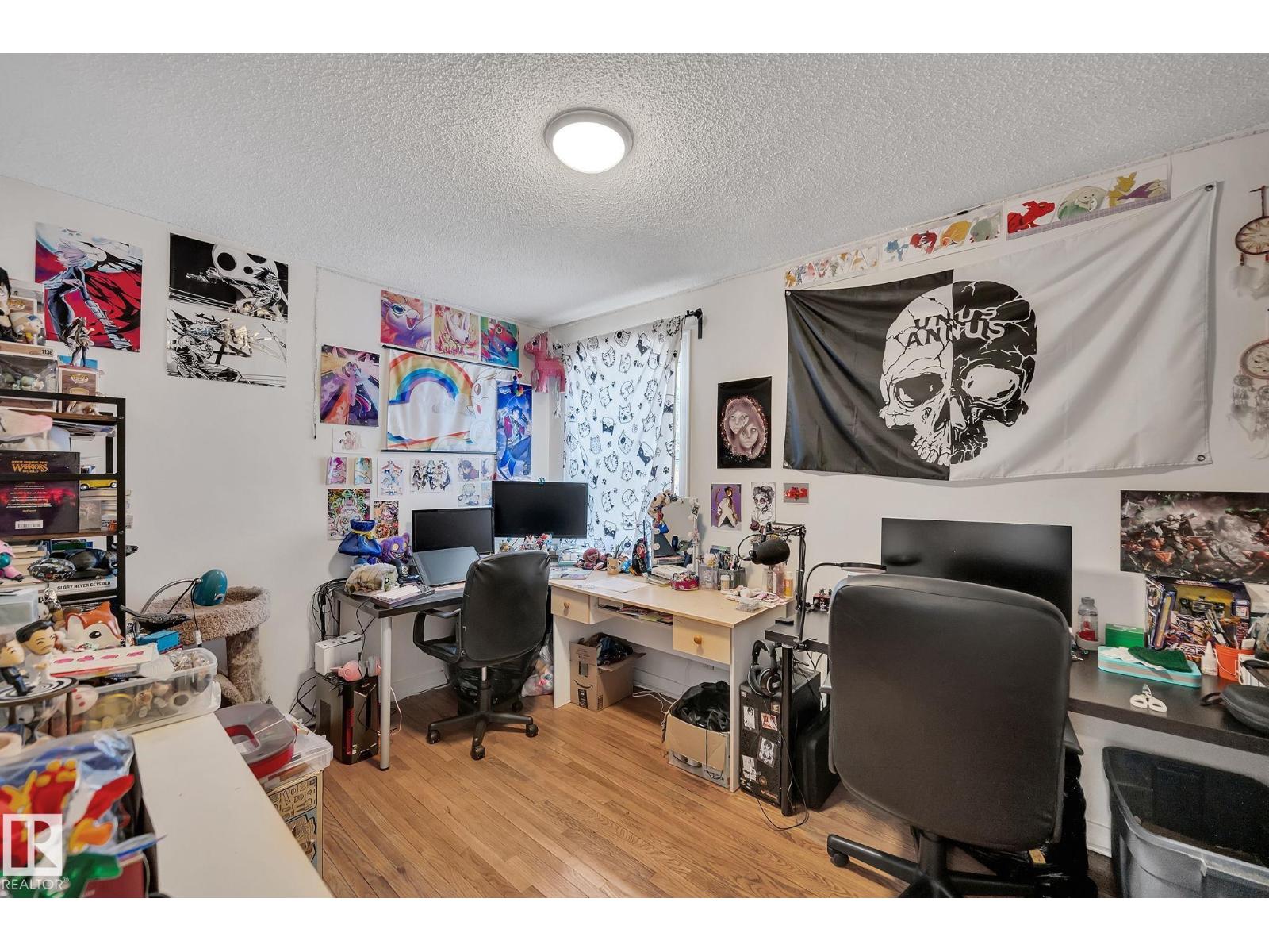 12235 104 ST NW - 9