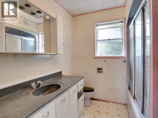 5358 EARL STREET, Texada Island