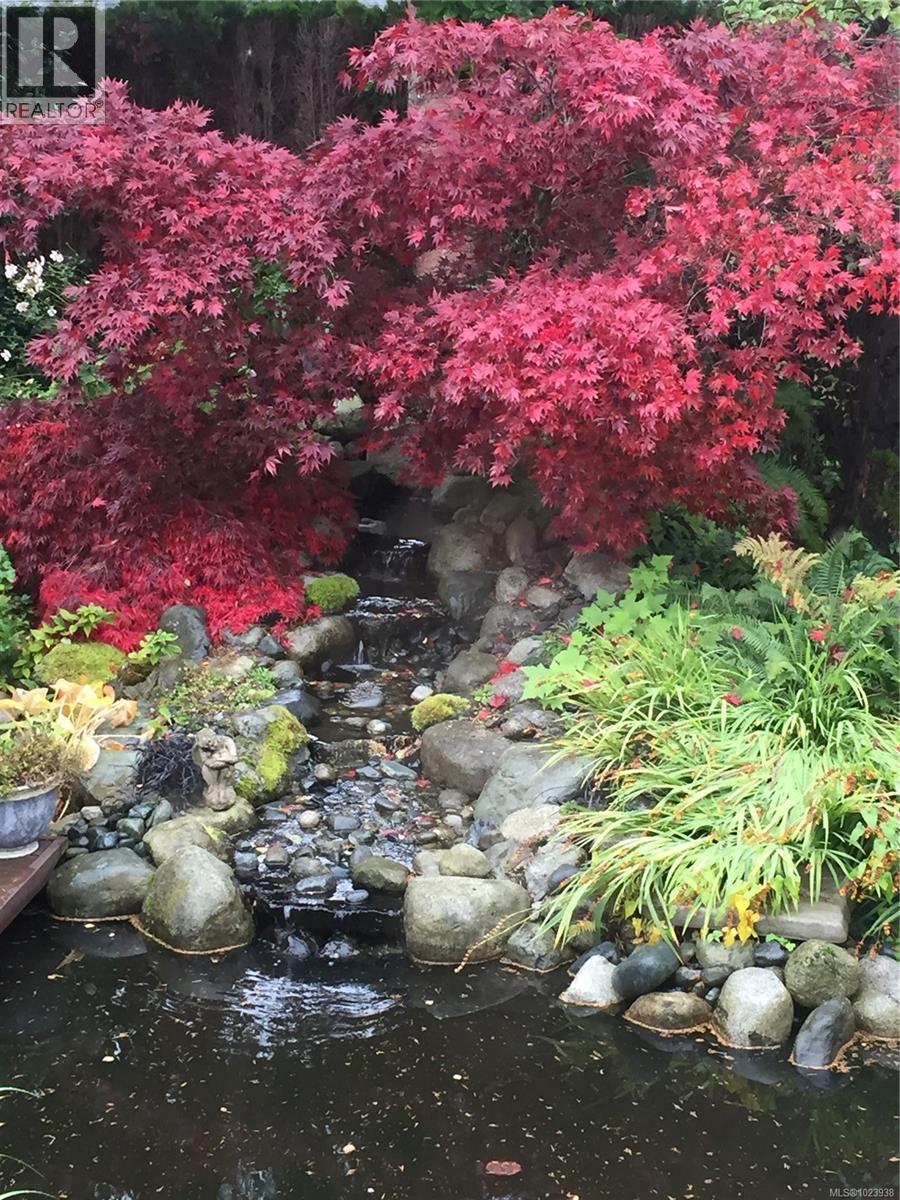  2241 Lifton Place, Saanich