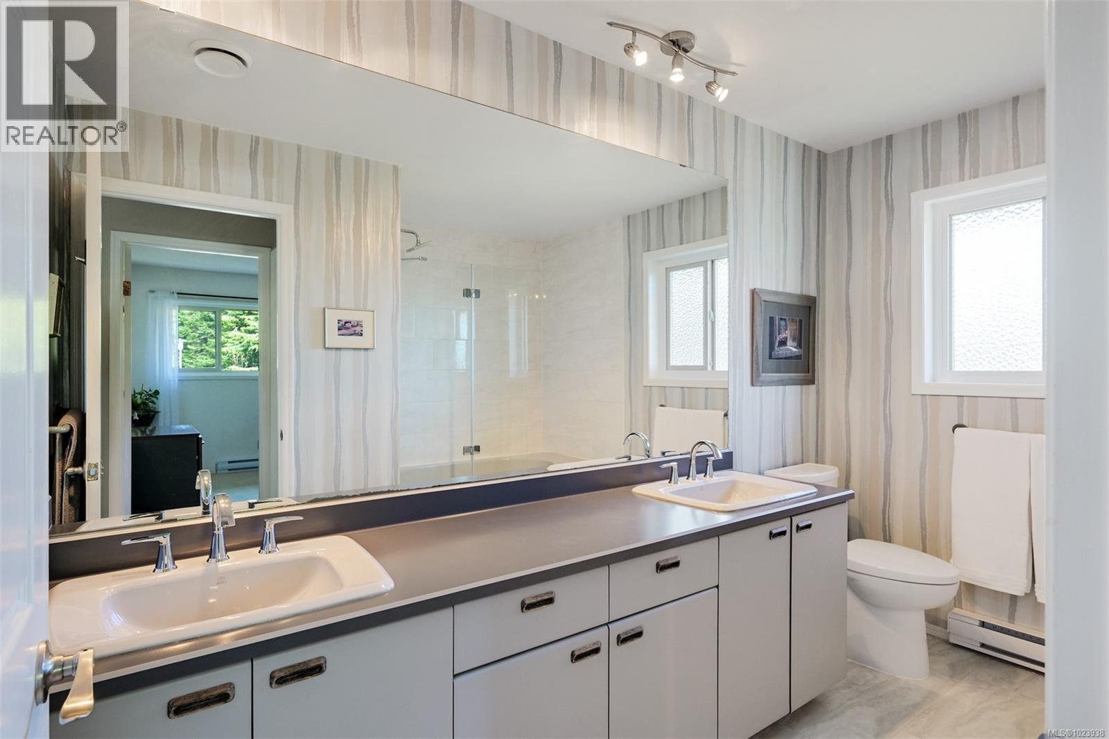  2241 Lifton Place, Saanich