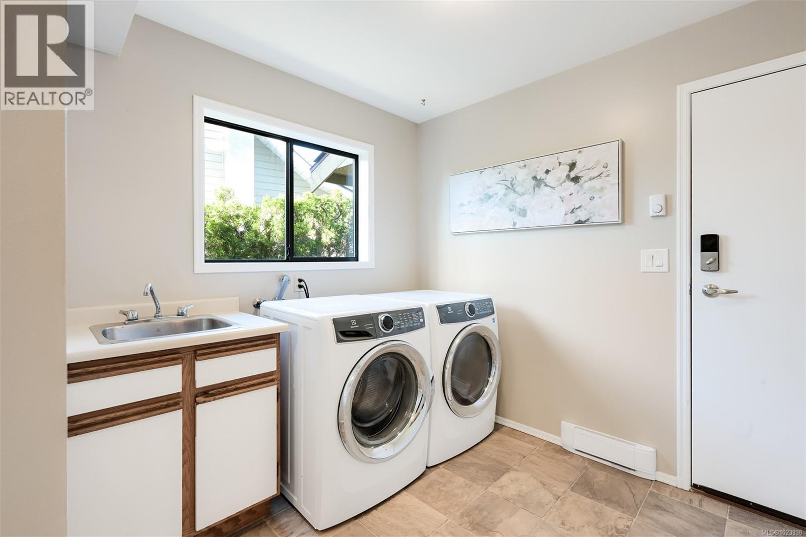  2241 Lifton Place, Saanich