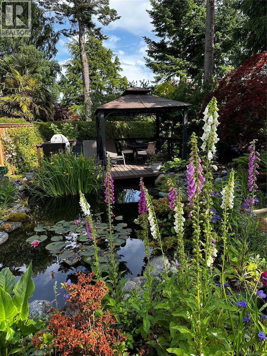  2241 Lifton Place, Saanich