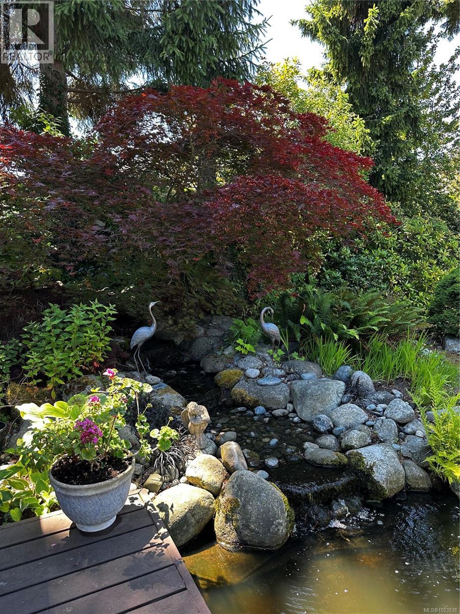  2241 Lifton Place, Saanich