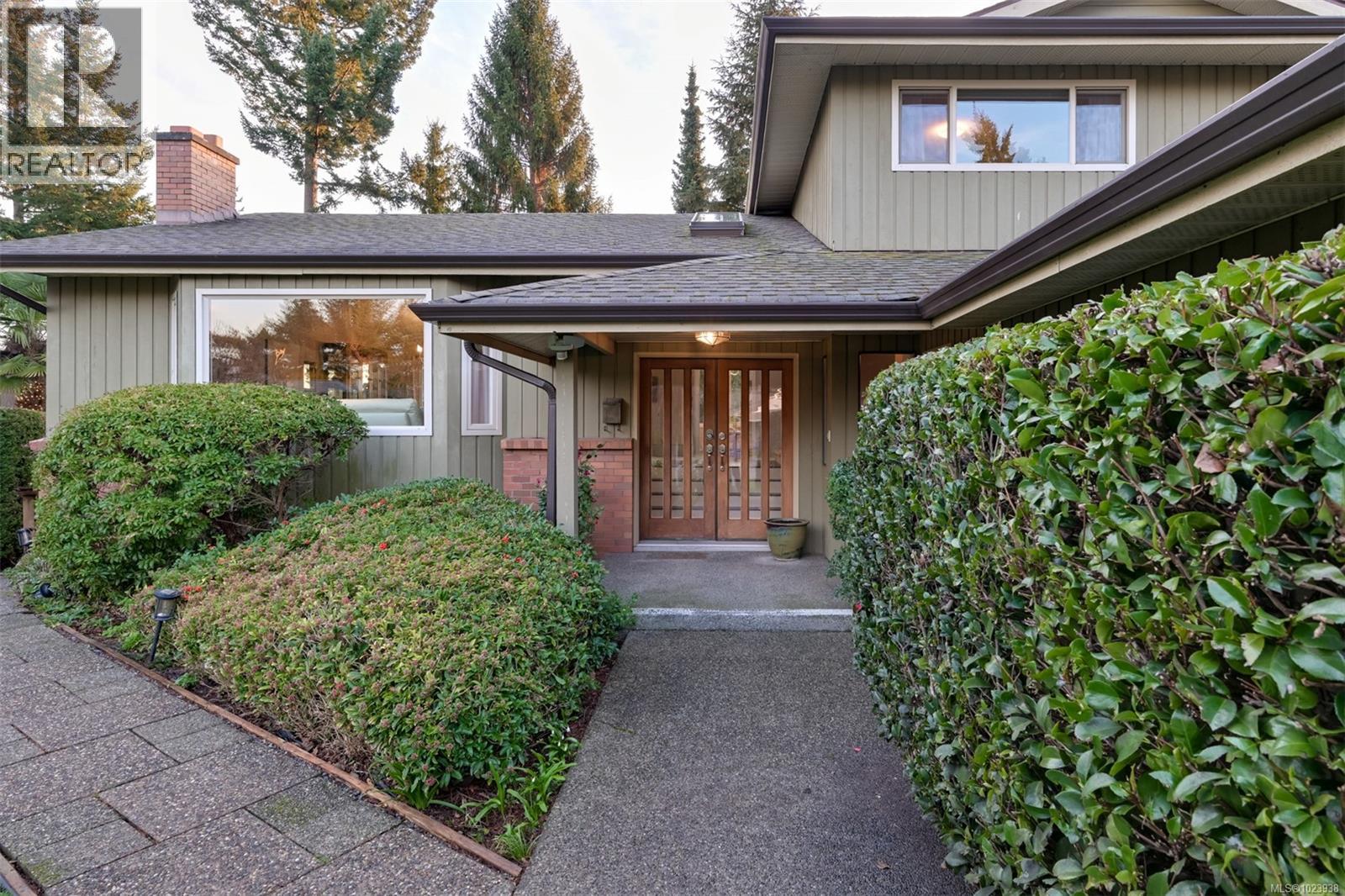  2241 Lifton Place, Saanich