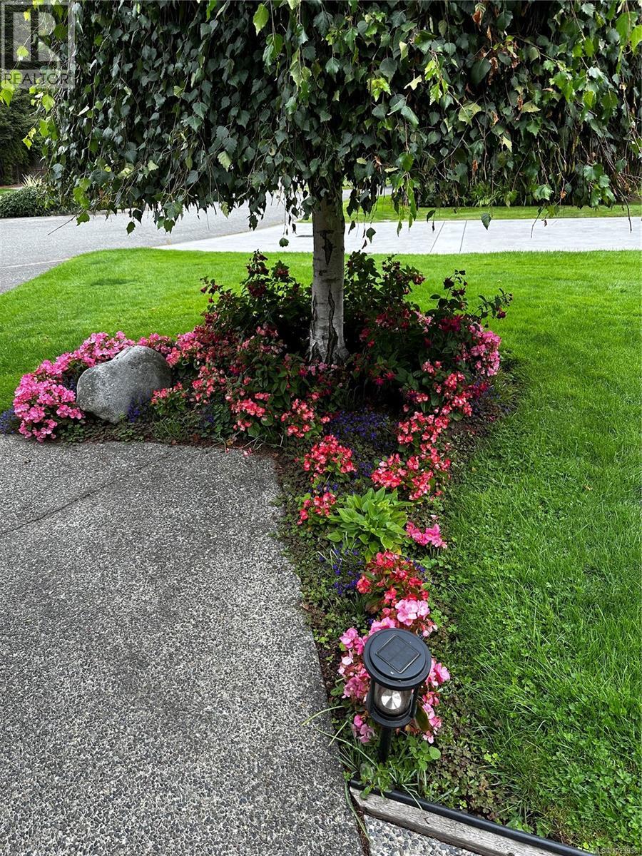  2241 Lifton Place, Saanich