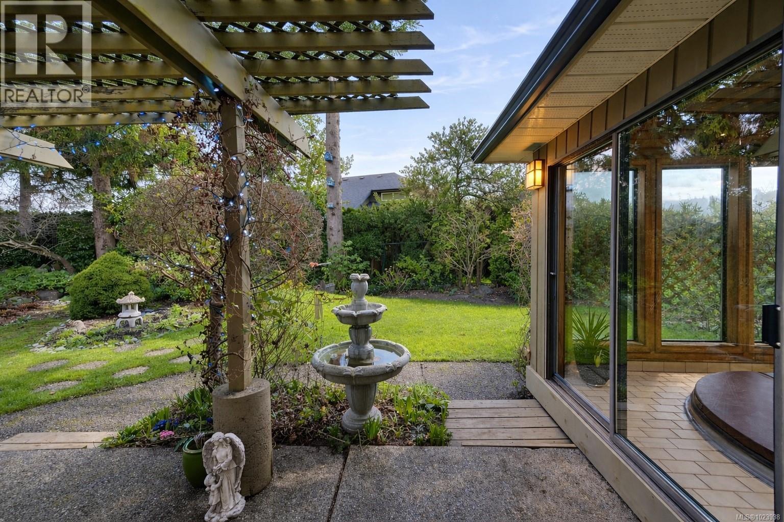  2241 Lifton Place, Saanich