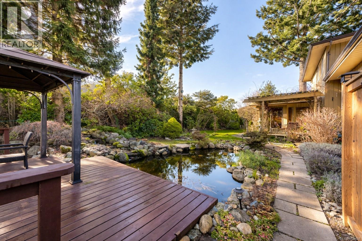  2241 Lifton Place, Saanich