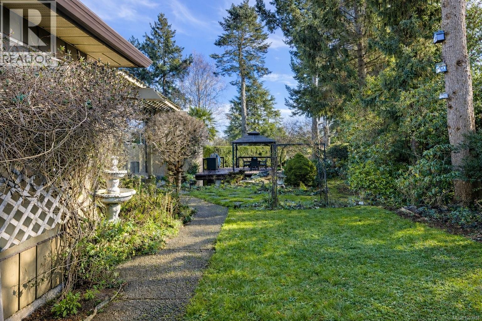  2241 Lifton Place, Saanich