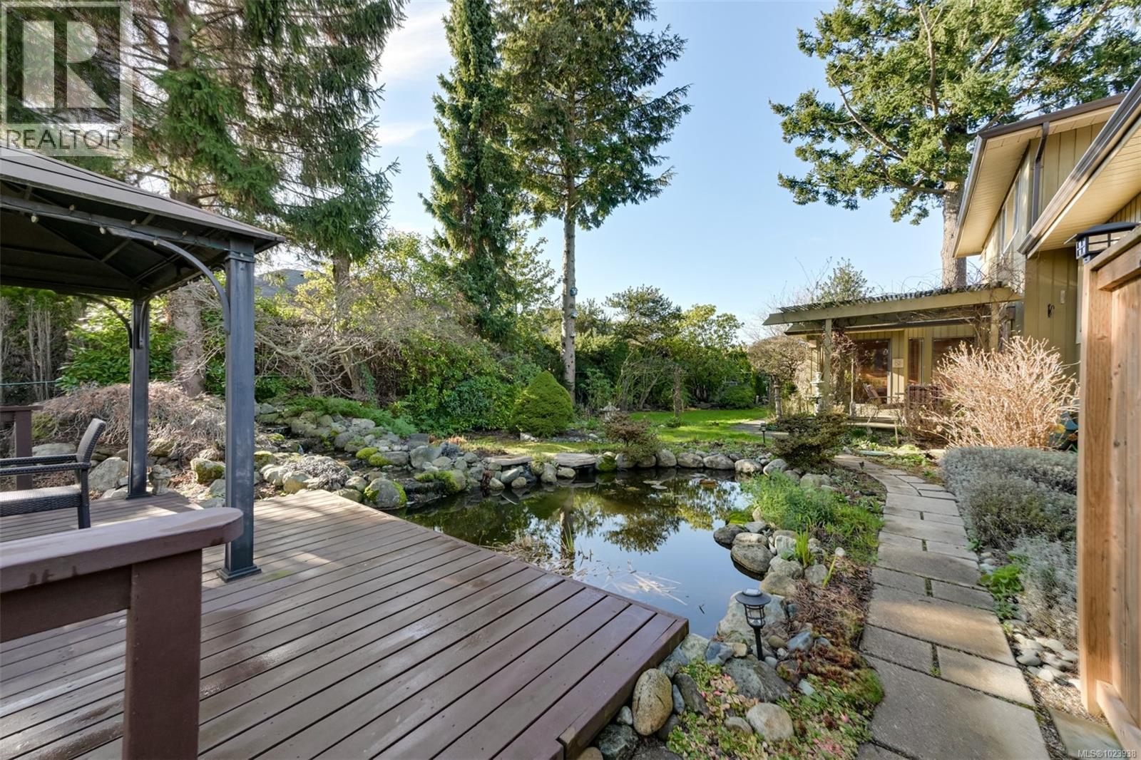  2241 Lifton Place, Saanich