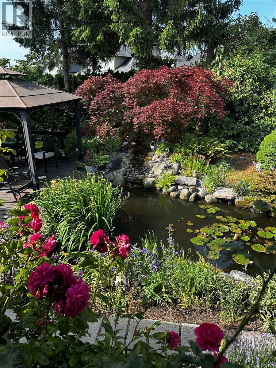  2241 Lifton Place, Saanich